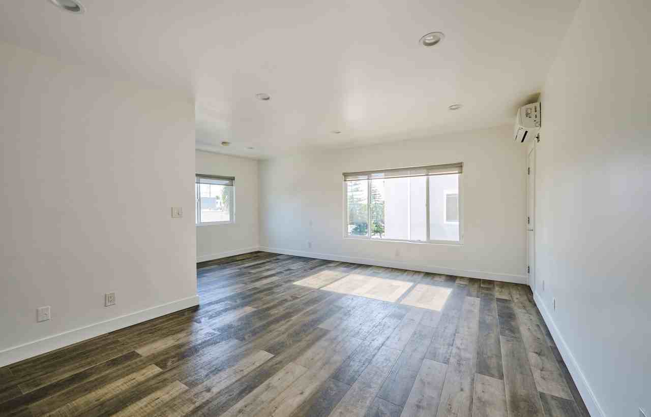 1333 West 36th Place #2 - Photo 7 of 23