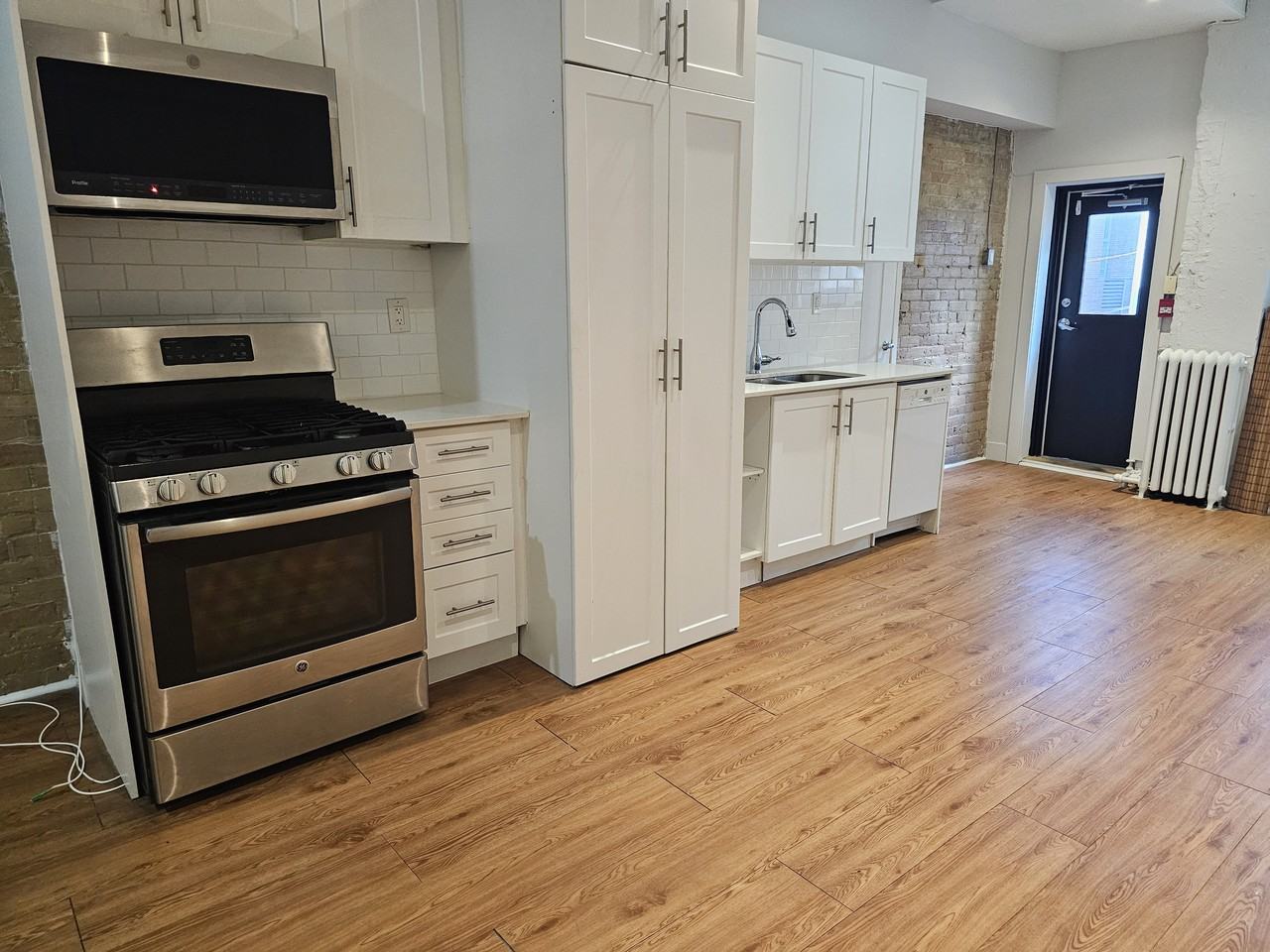 437 Spadina Avenue #2 - Photo 3 of 18