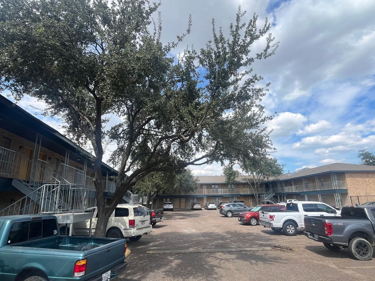 Town Oaks Apartments - Photo 2 of 17