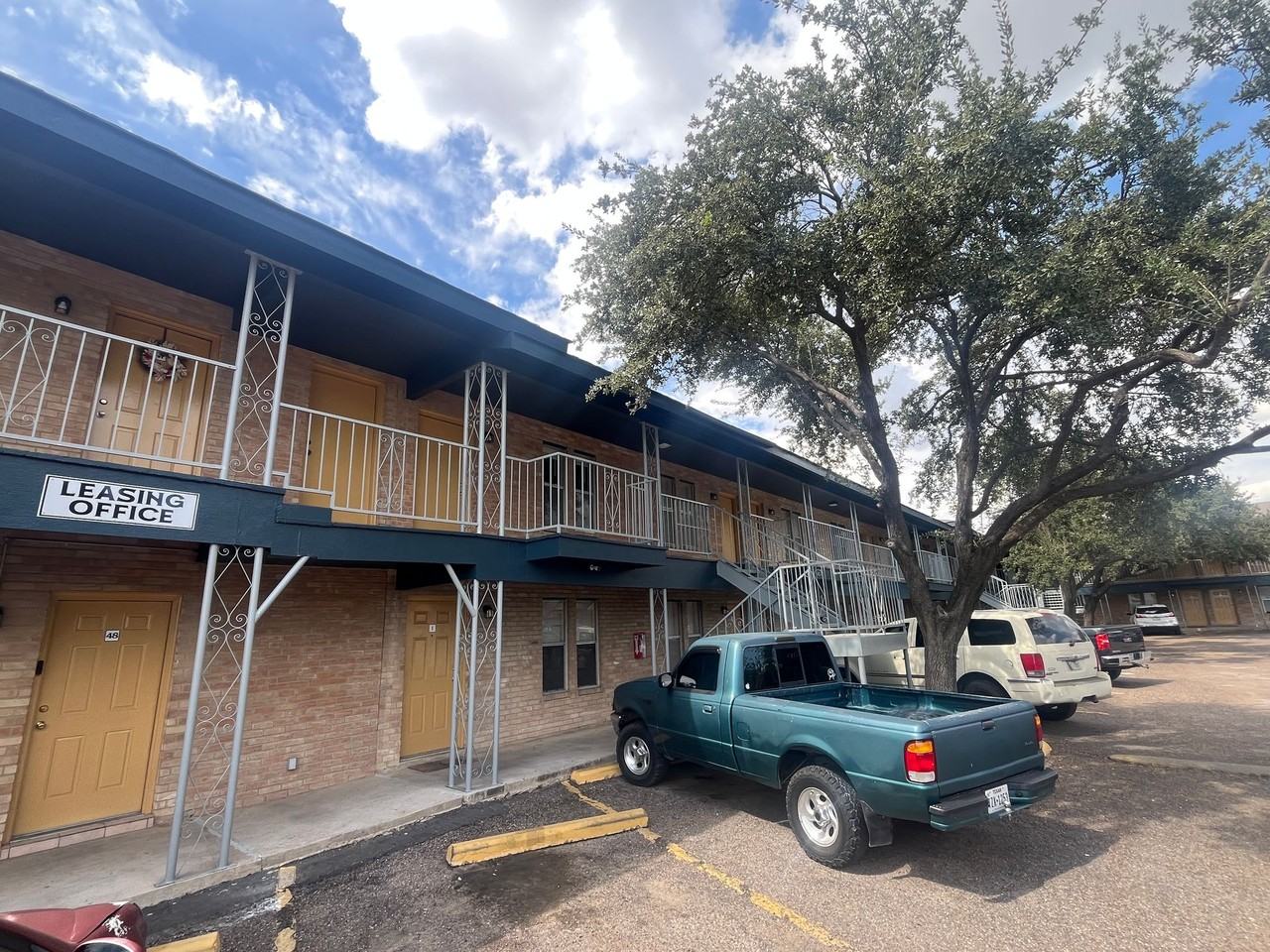 Town Oaks Apartments - Photo 3 of 17