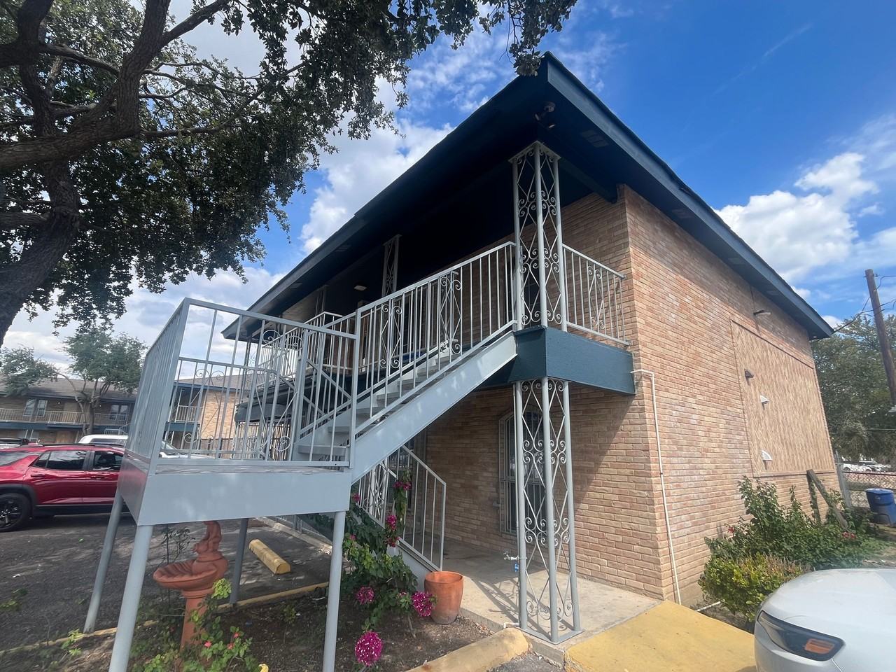 Town Oaks Apartments - Photo 4 of 17