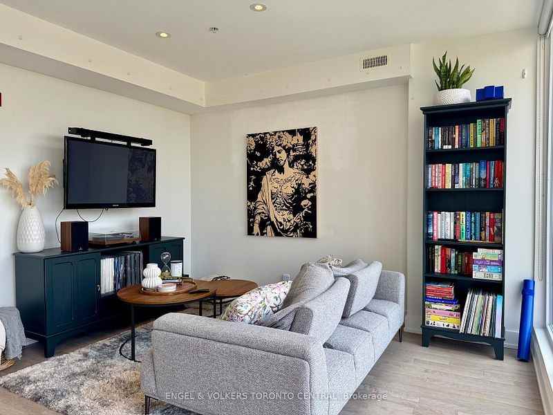 1555 Bloor Street West ##1 - Photo 5 of 16