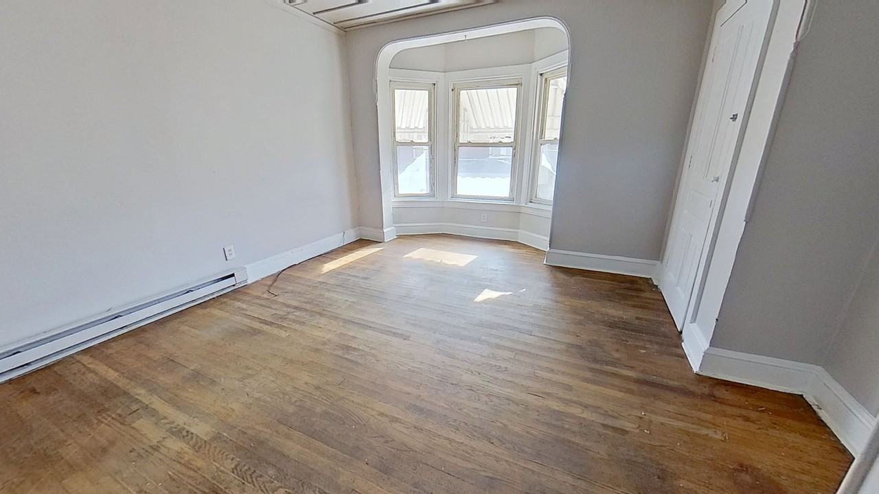 511 E Philadelphia St - Photo 4 of 10