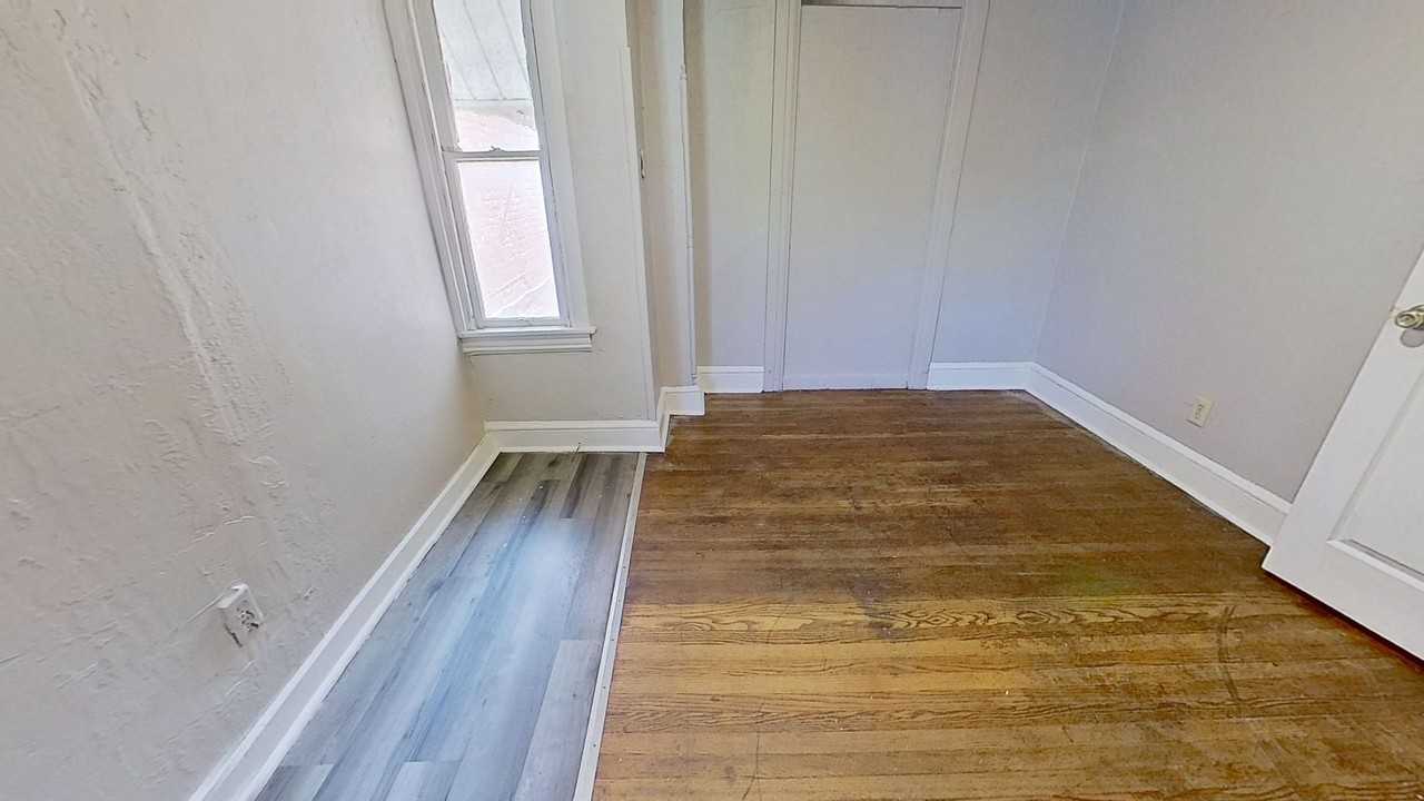 511 E Philadelphia St - Photo 5 of 10