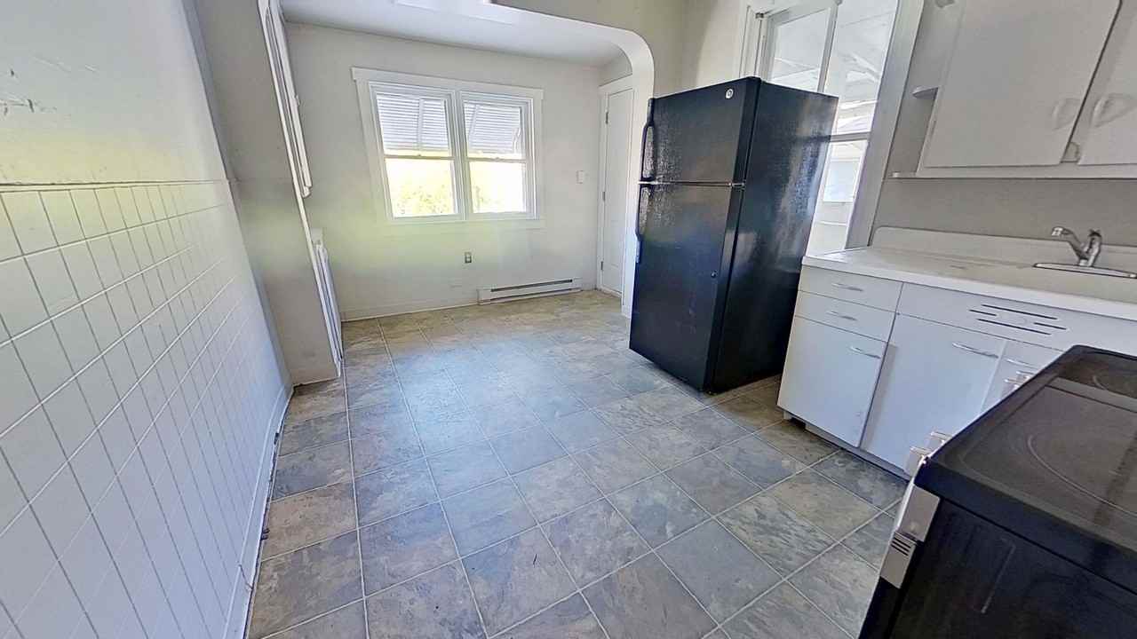 511 E Philadelphia St - Photo 7 of 10