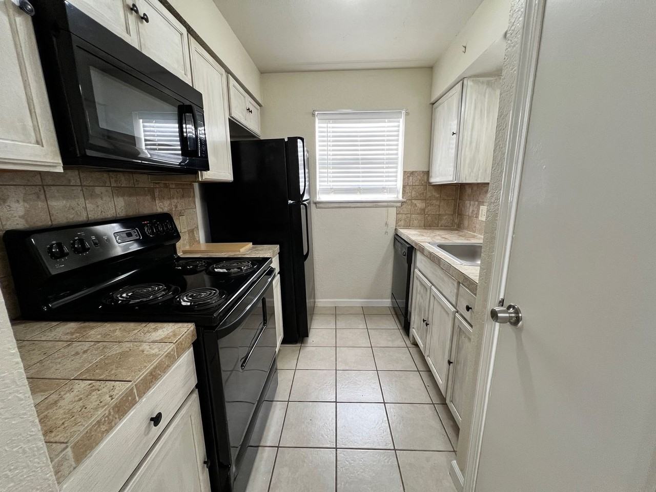 6620 South Zunis Avenue East - Photo 6 of 12