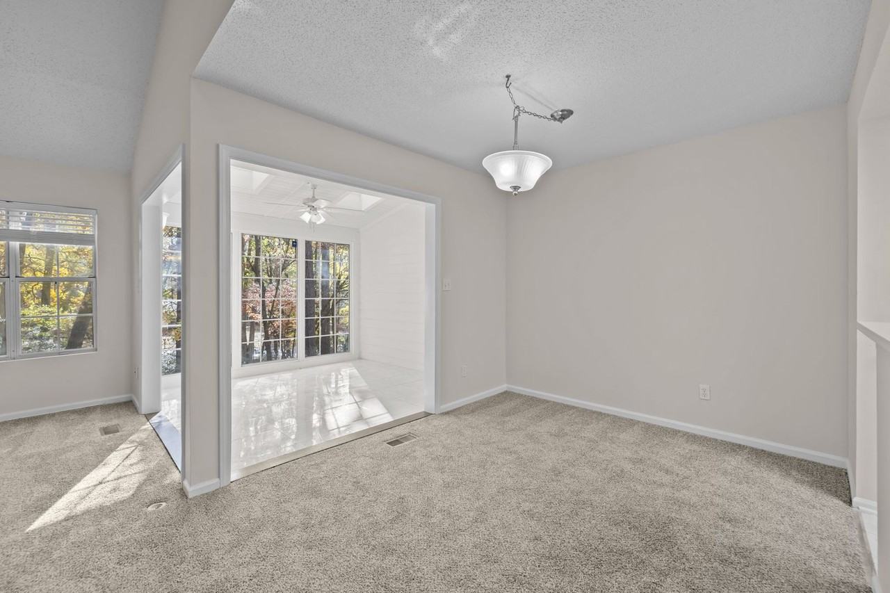 9024 Saint Thomas Ln - Photo 5 of 25