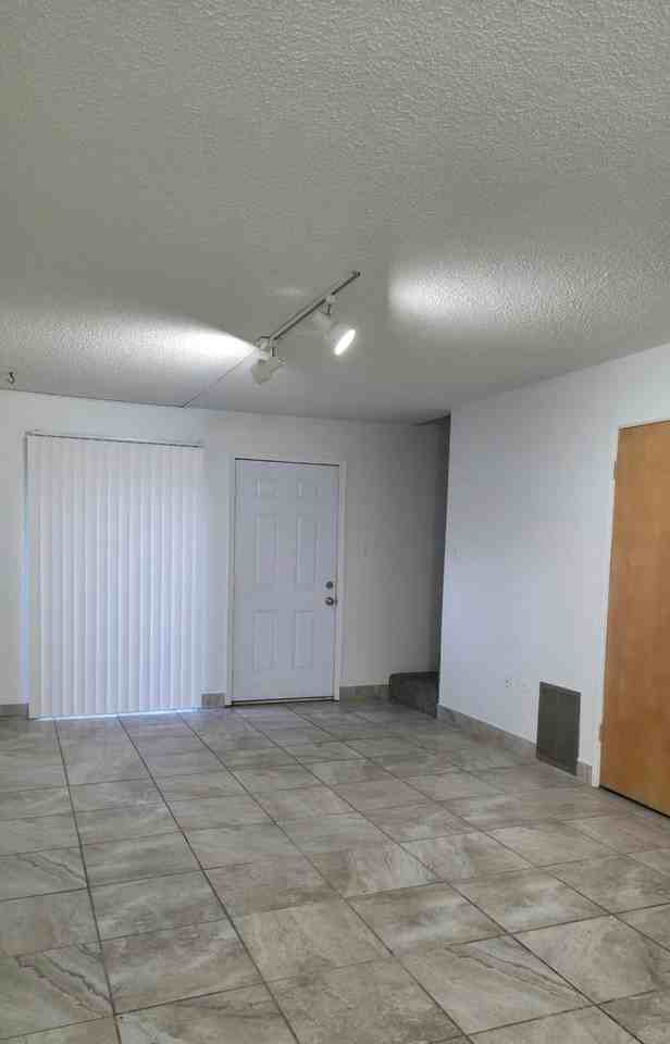 60 Keystone Ave - Photo 3 of 16