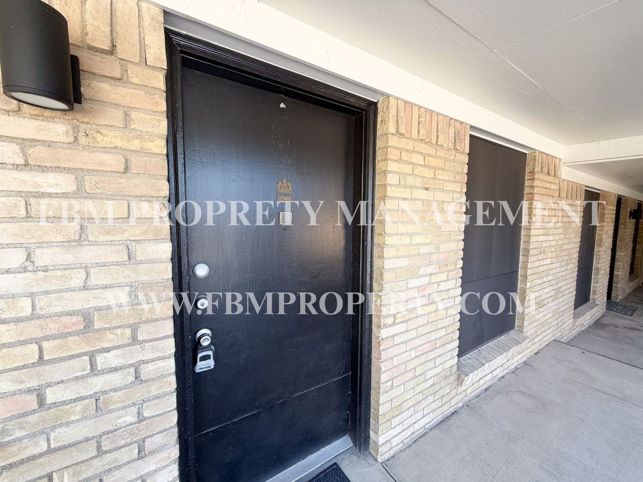 510 W Marvin Ave #209 - Photo 3 of 11