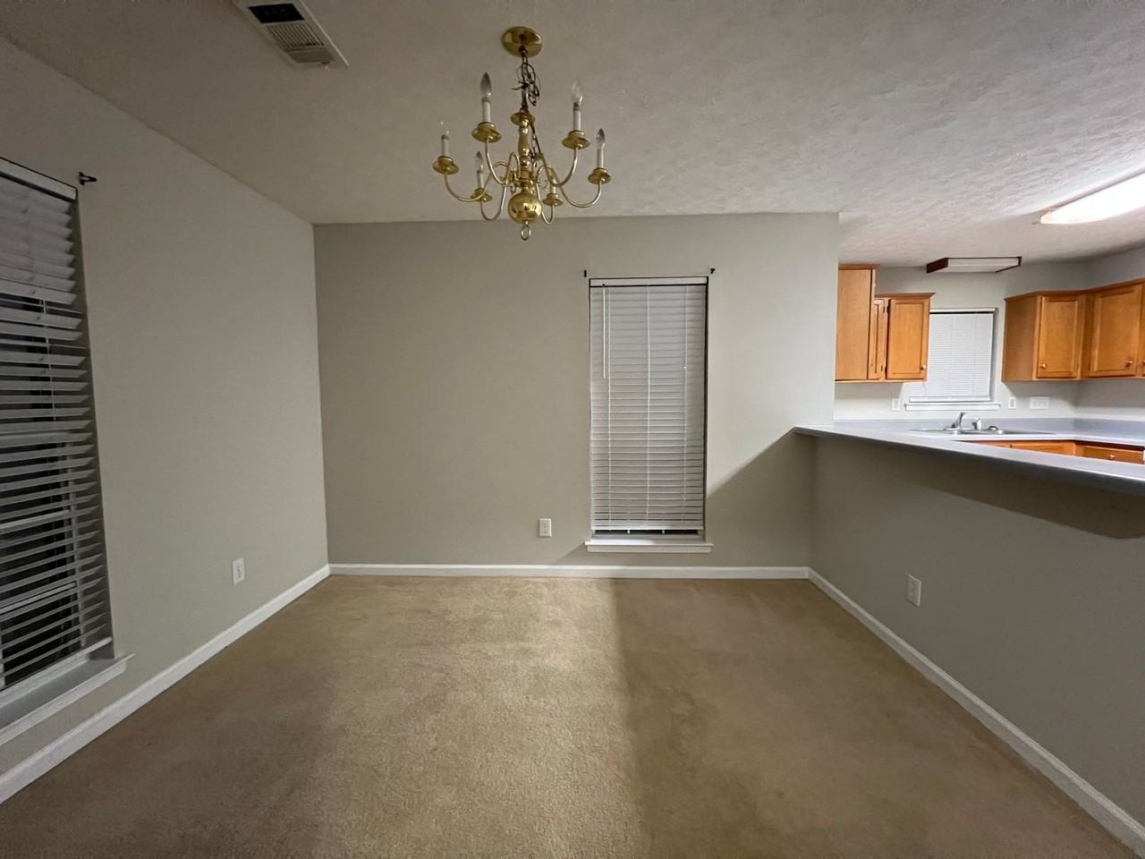 3276 Pilgrim St - Photo 4 of 17