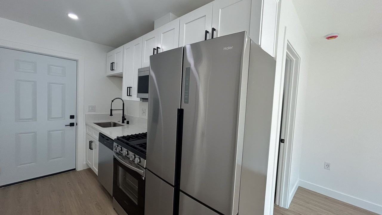 Brand New Apartments on Cleveland Ave in Highly - Photo 4 of 6