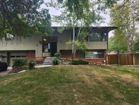 r2911 - Photo 1 of 1