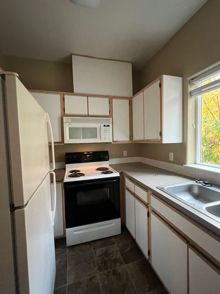 1538 Madelyn Avenue Southeast - Photo 6 of 27