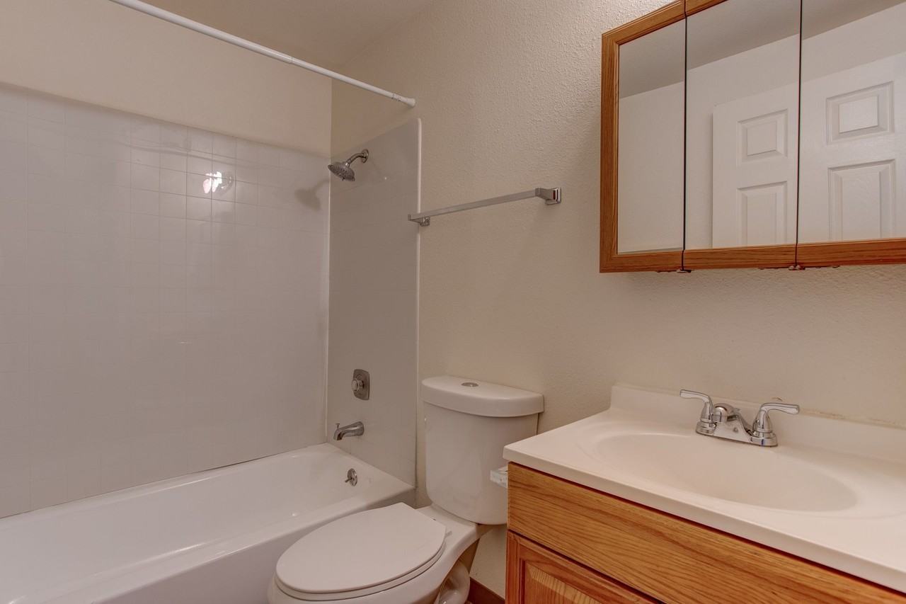 Johnson Creek Village Apartments. - Photo 4 of 36