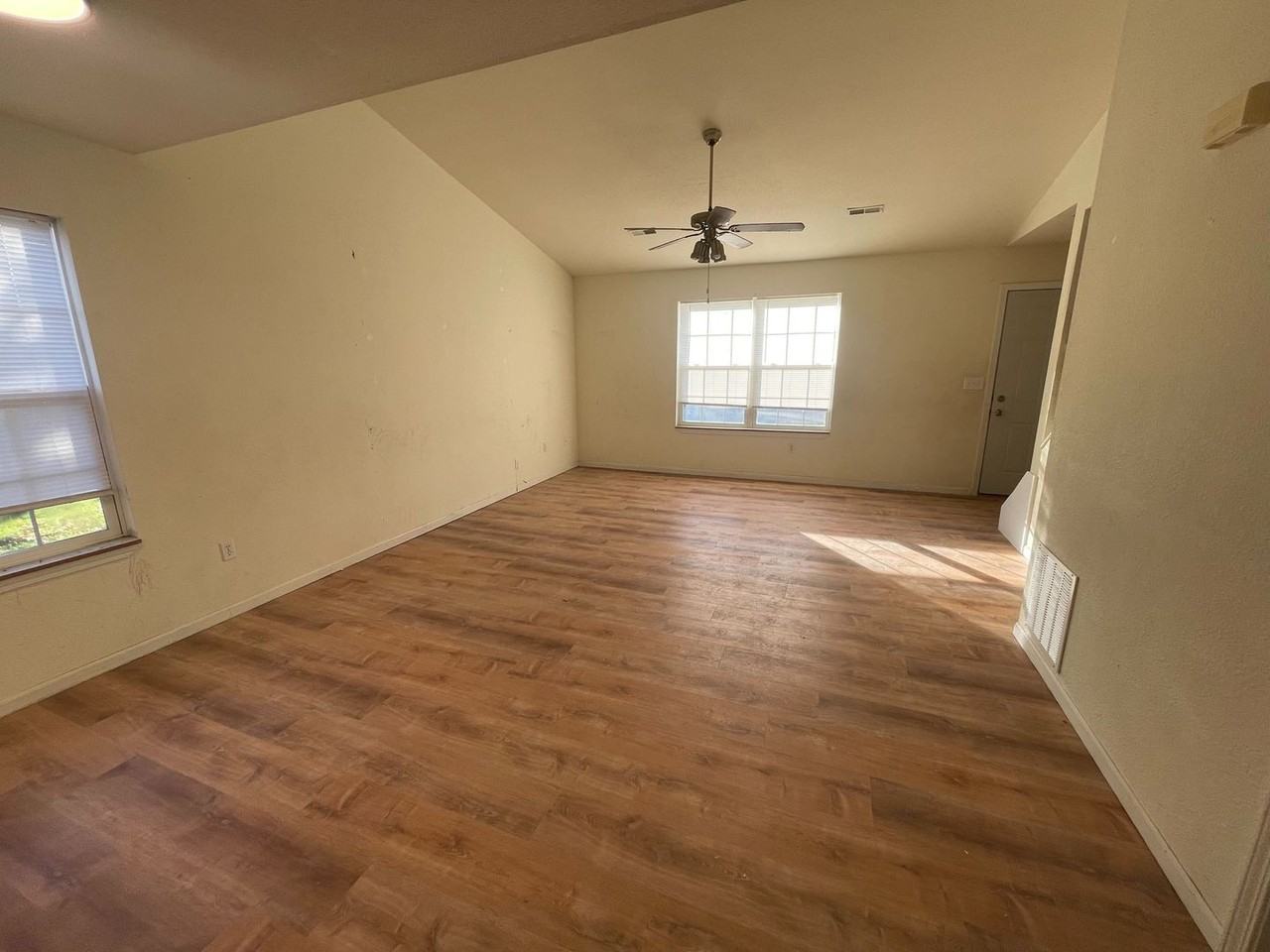 1330 N Frideriki Dr - Photo 3 of 19