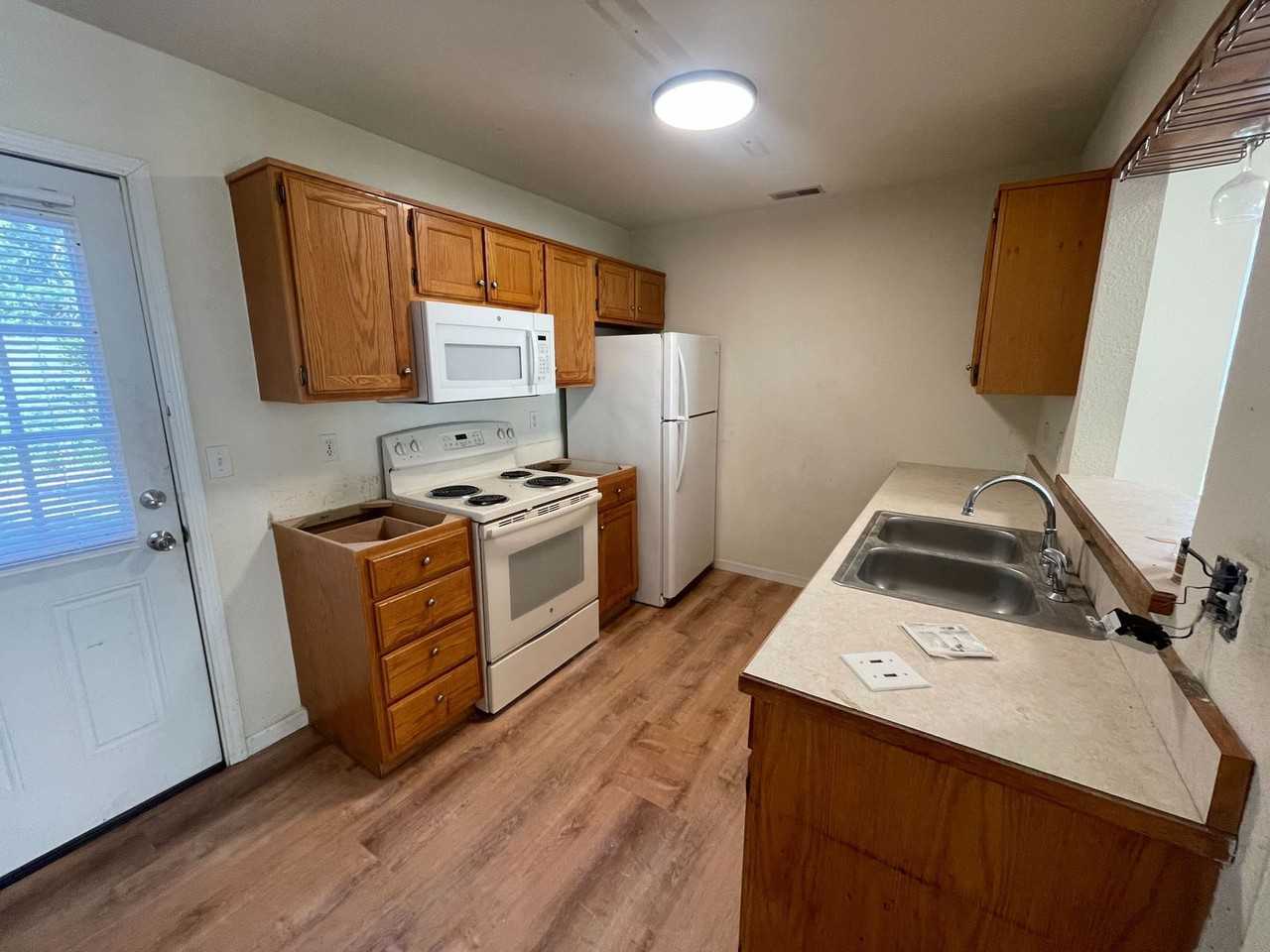 1330 N Frideriki Dr - Photo 5 of 19