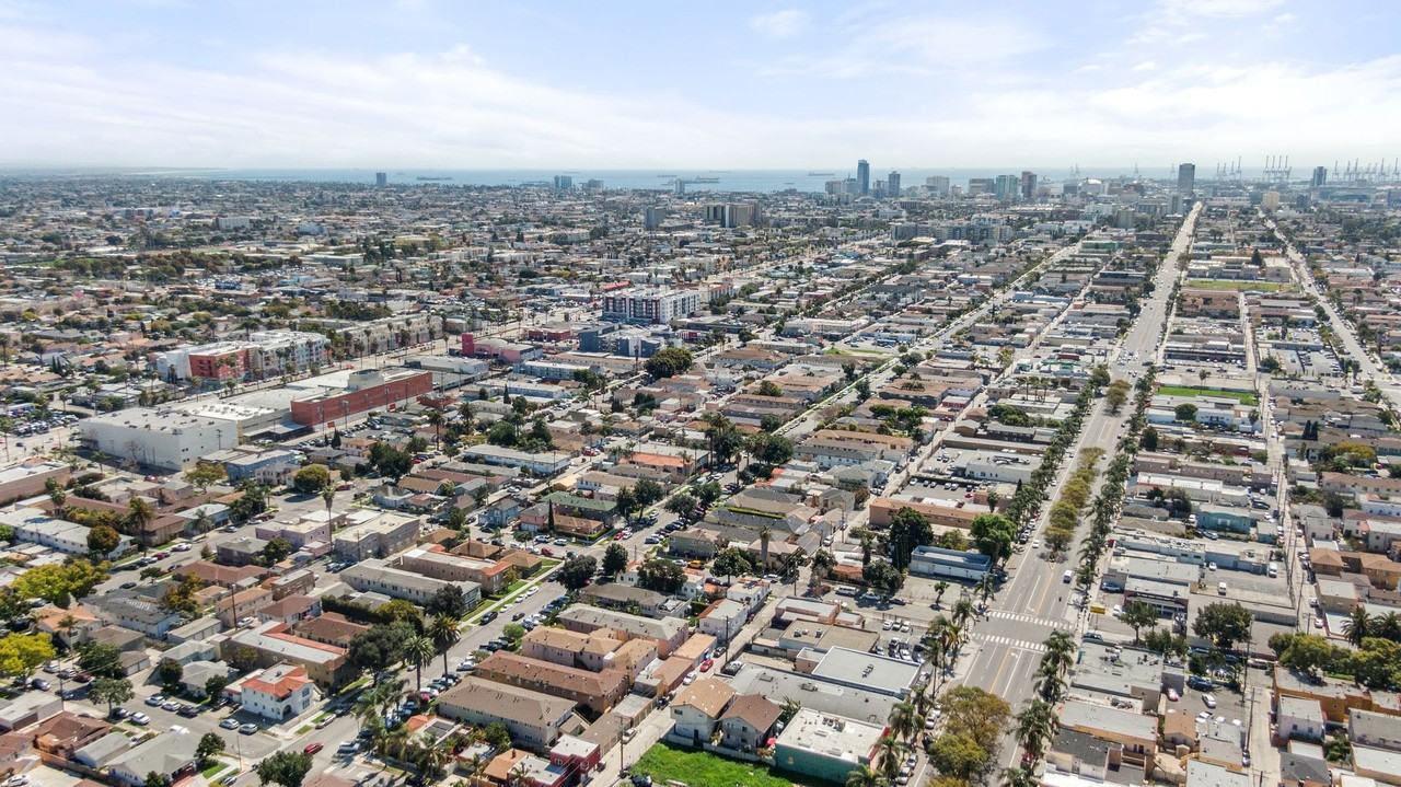 2010 Pine Avenue - Photo 3 of 5