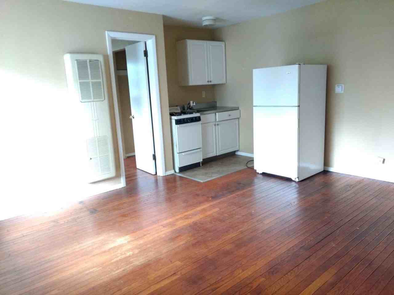 302 W Locust St - Photo 5 of 6