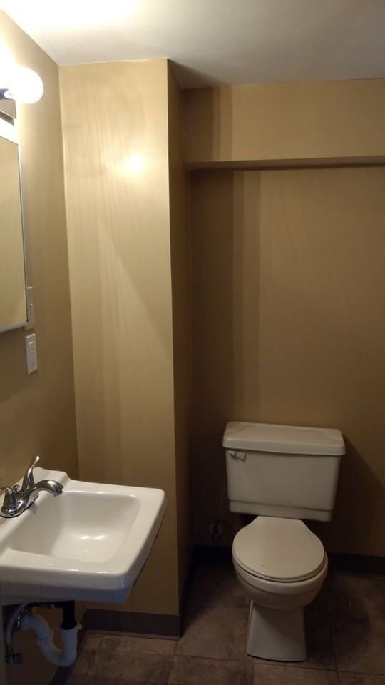 302 W Locust St - Photo 6 of 6