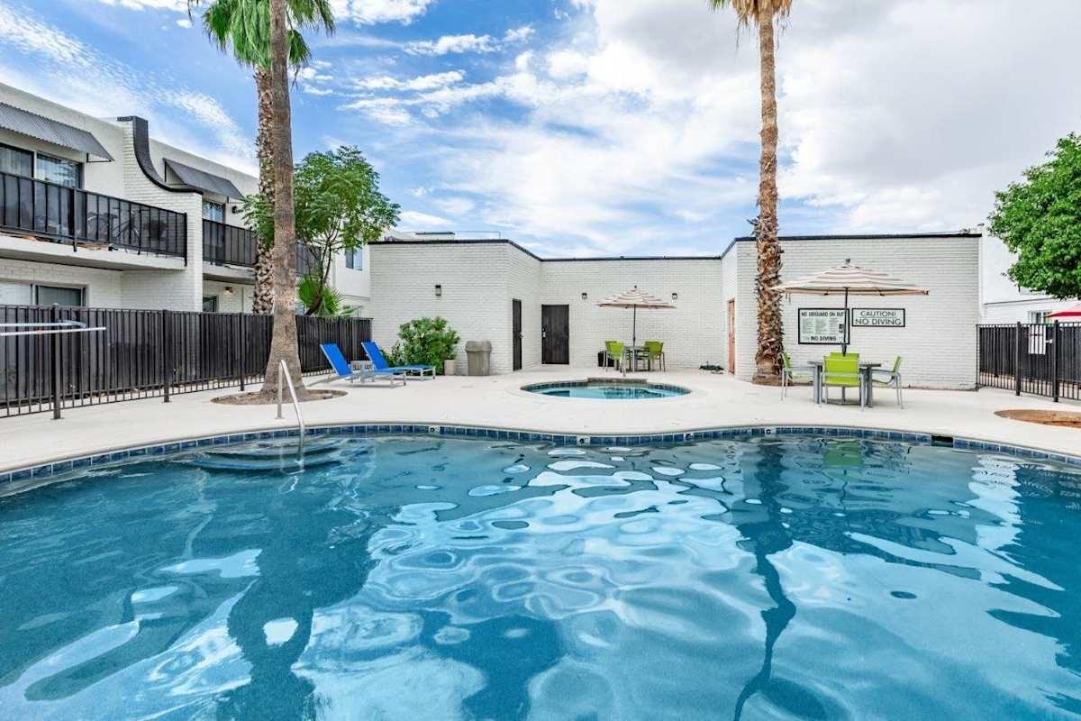 1475 W Wilmot Road - Photo 3 of 15