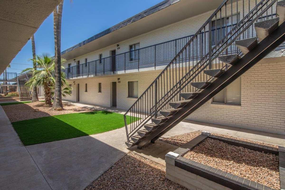 1475 W Wilmot Road - Photo 5 of 15