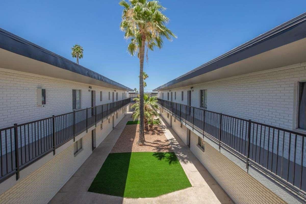 1475 W Wilmot Road - Photo 6 of 15