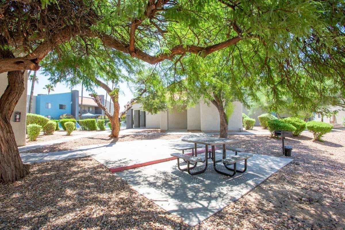 5650 S Park Ave - Photo 3 of 39