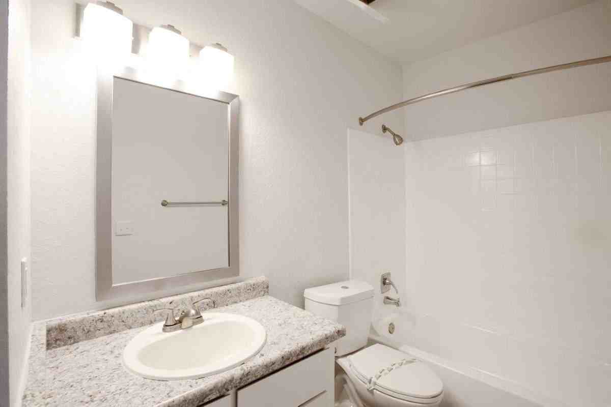 5650 S Park Ave - Photo 7 of 39