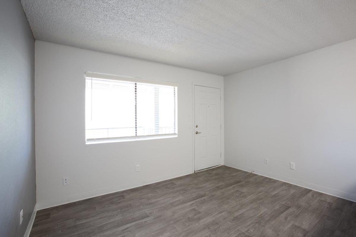 5650 S Park Ave - Photo 5 of 39