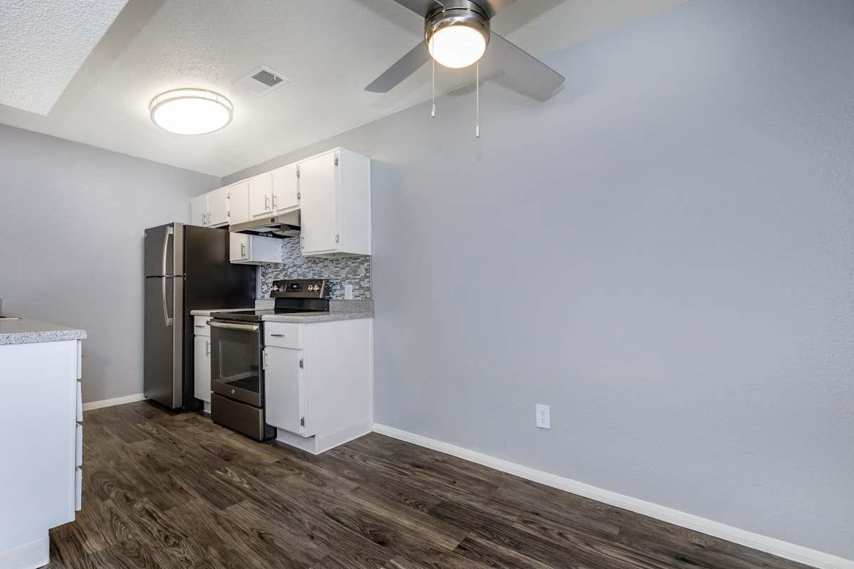 5525 S Mission Rd - Photo 5 of 31