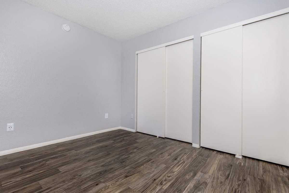 5525 S Mission Rd - Photo 5 of 31