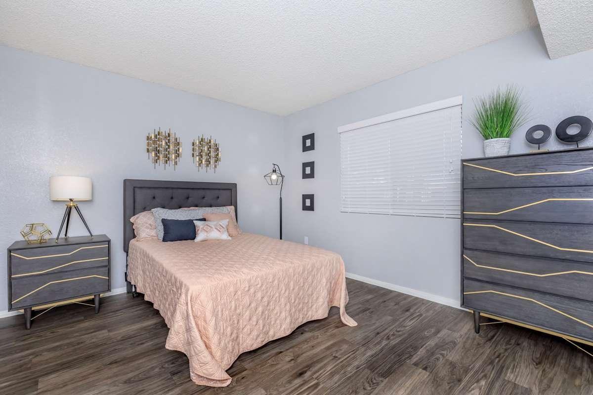 5525 S Mission Rd - Photo 6 of 31