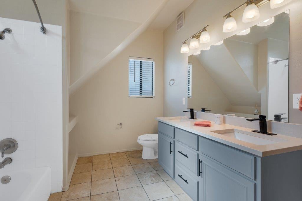 3148 E 2nd St - Photo 6 of 25