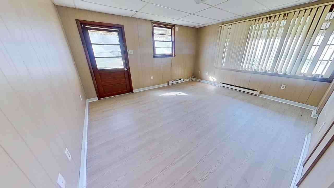 833 York St - Photo 4 of 5