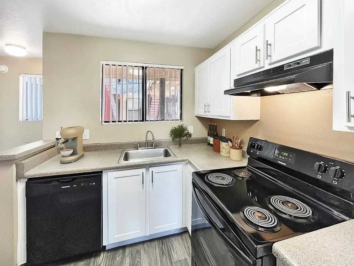 1564 N Morrison Ave - Photo 7 of 16