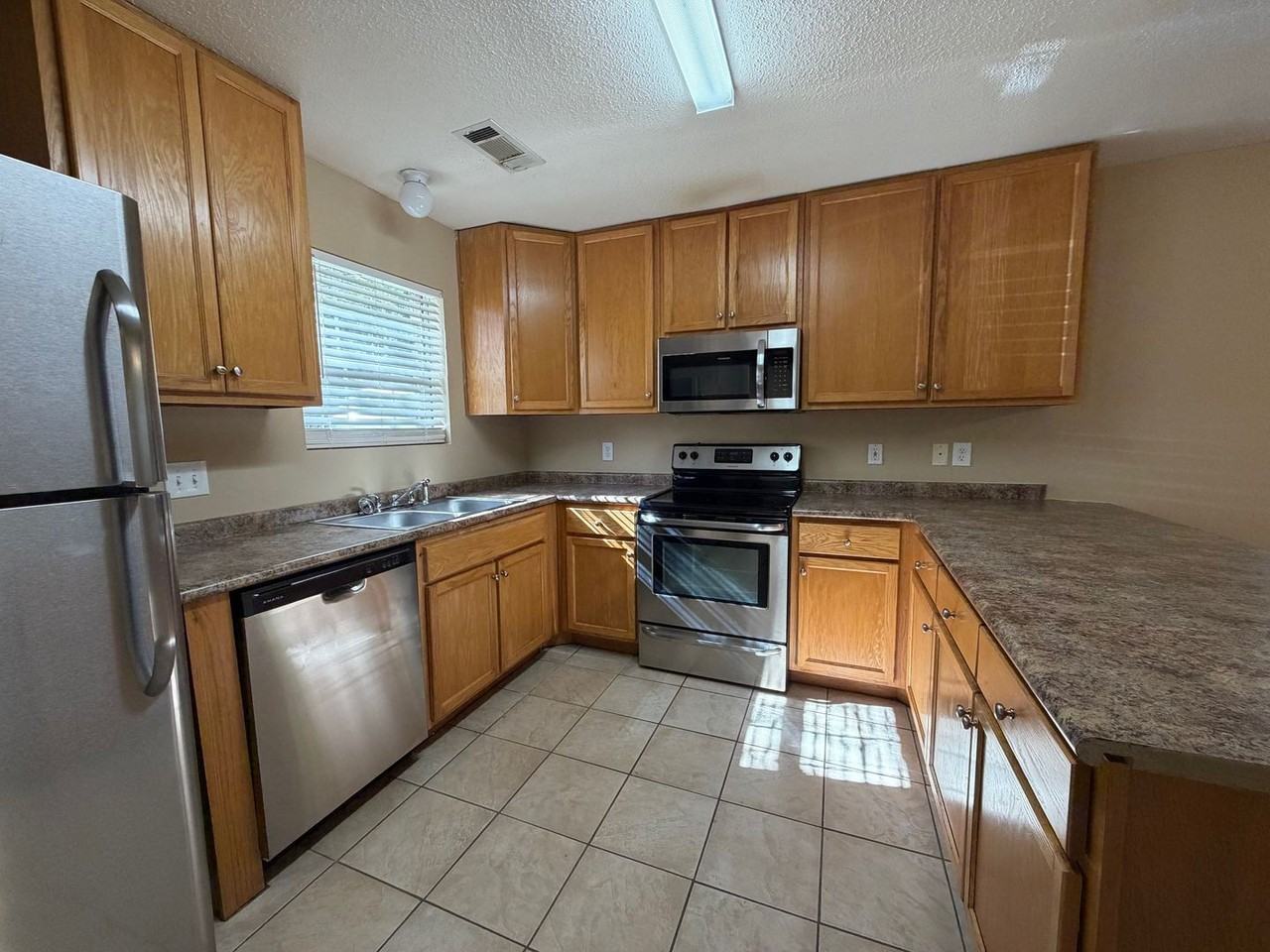 381 Martin Ave - Photo 2 of 9