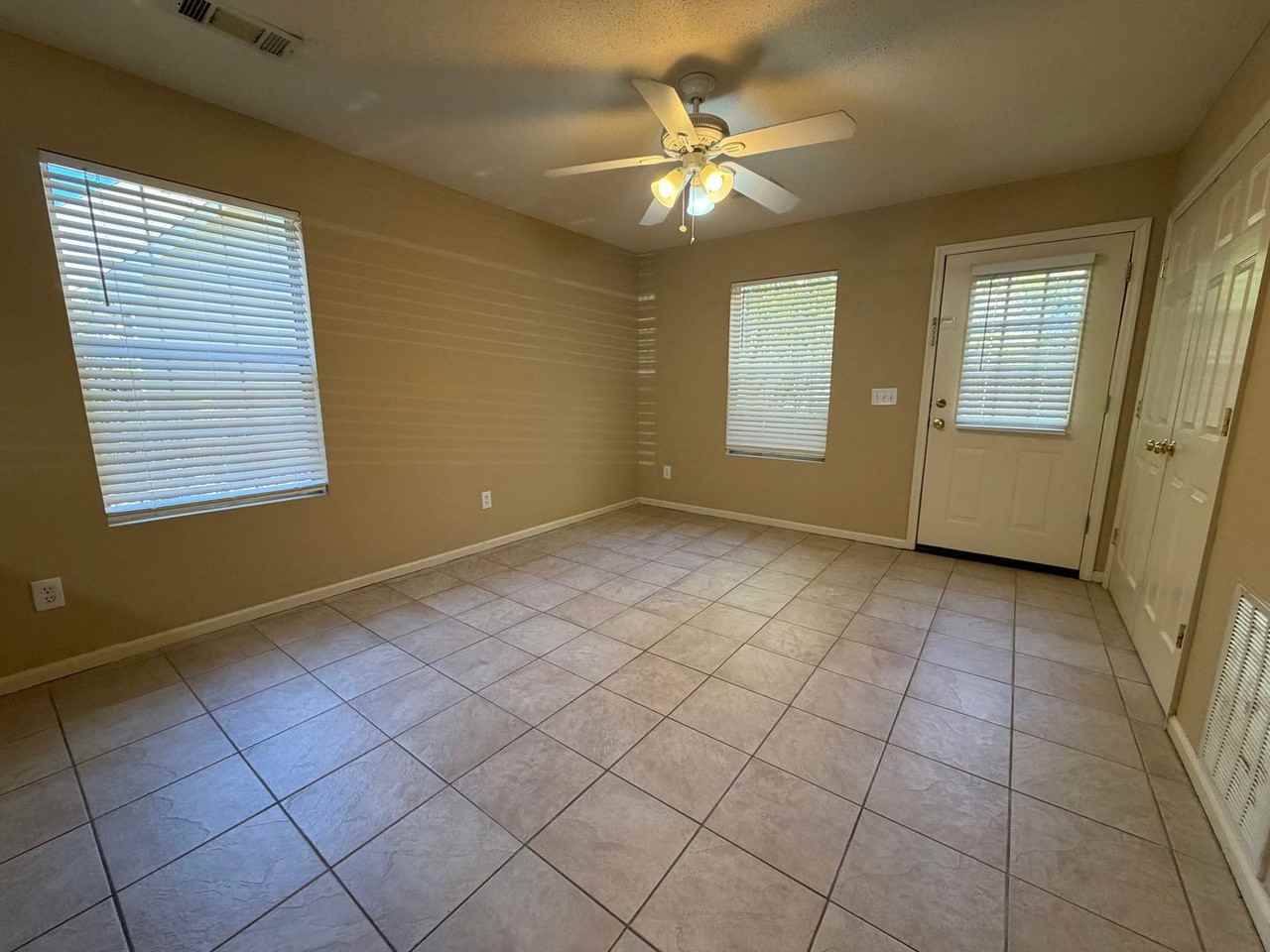 381 Martin Ave - Photo 3 of 9