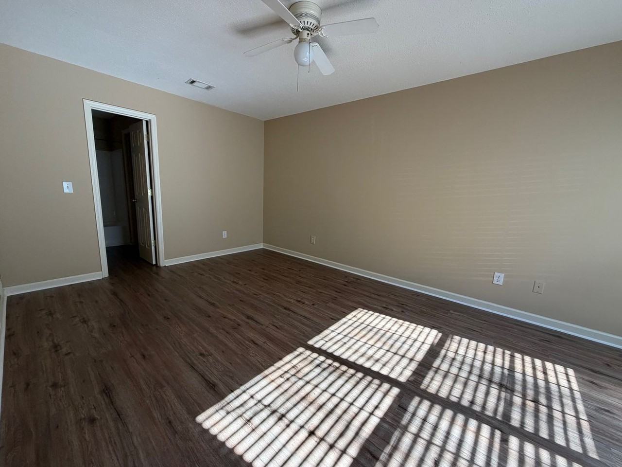 381 Martin Ave - Photo 4 of 9