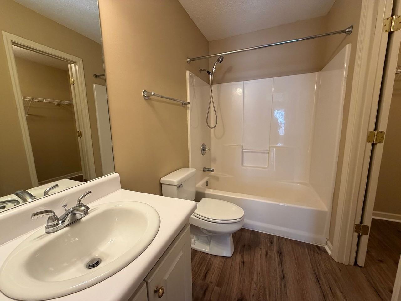 381 Martin Ave - Photo 5 of 9