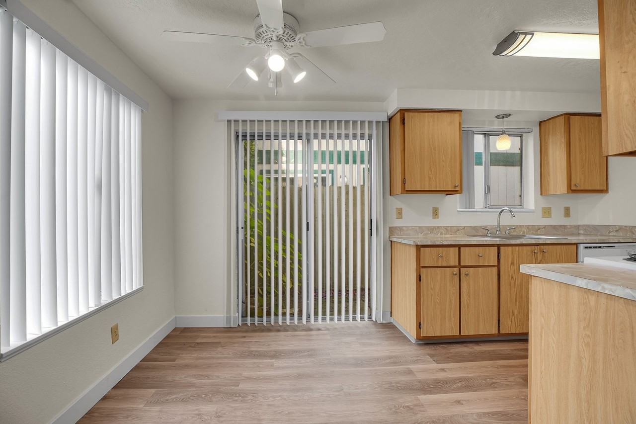 #116 CARLTON SQUARE APARTMENTS - Photo 3 of 36