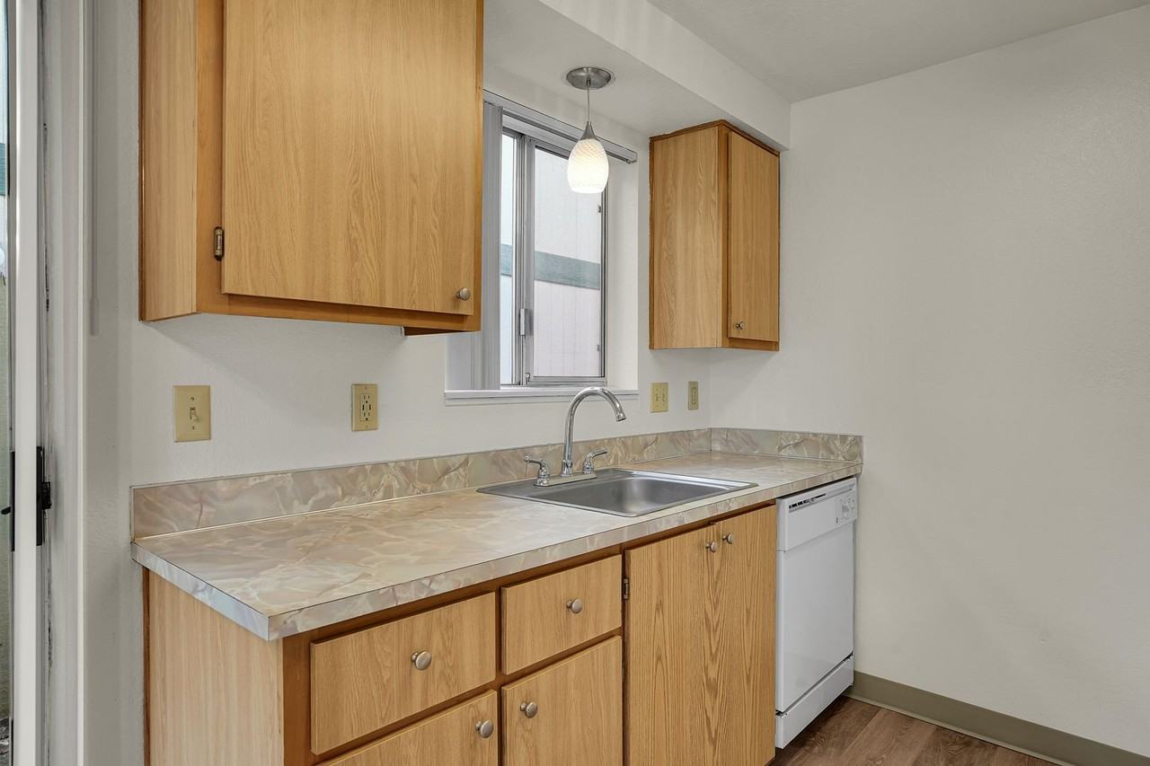 #116 CARLTON SQUARE APARTMENTS - Photo 5 of 36