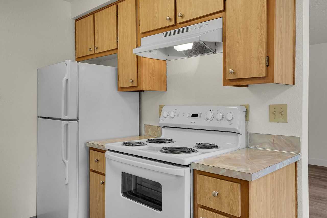 #116 CARLTON SQUARE APARTMENTS - Photo 6 of 36