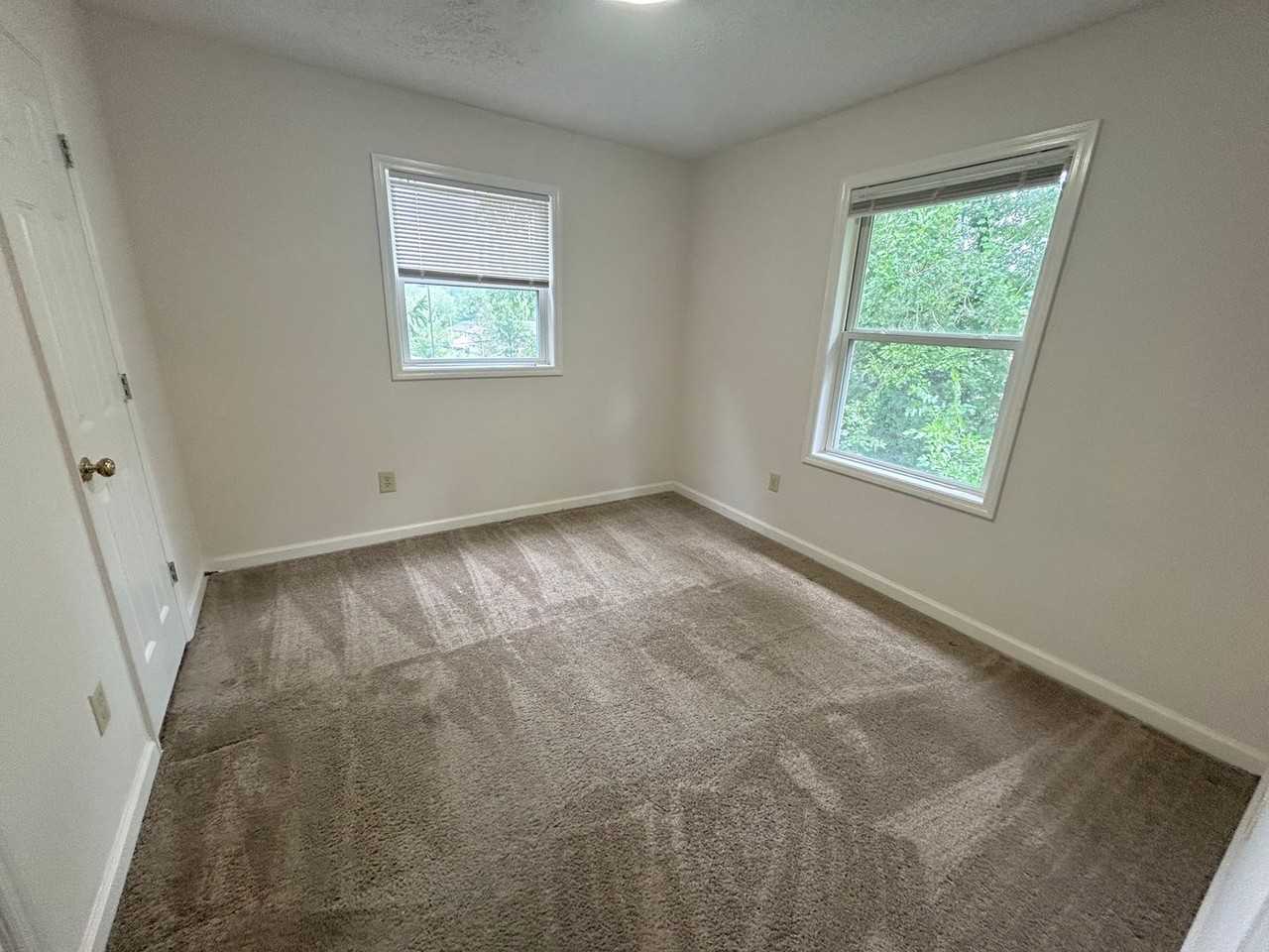 Hawthorn Apartments - Photo 3 of 18