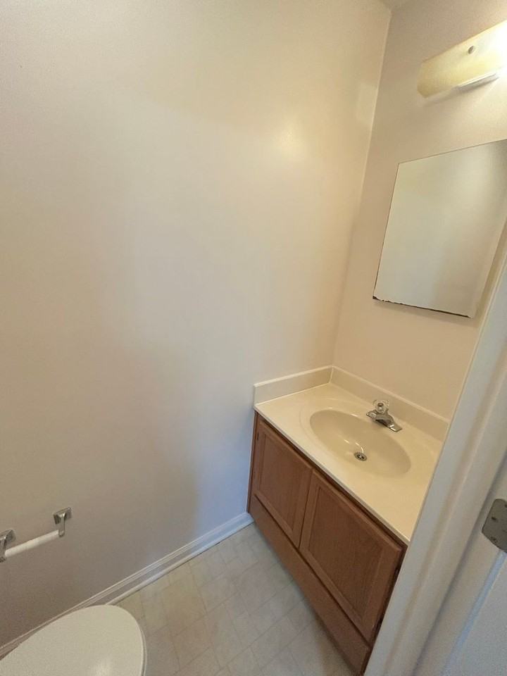 Hawthorn Apartments - Photo 4 of 18