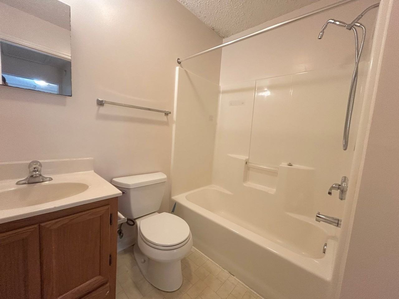 Hawthorn Apartments - Photo 5 of 18