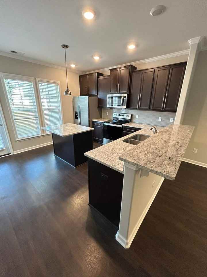 126 Reese Way - Photo 3 of 28