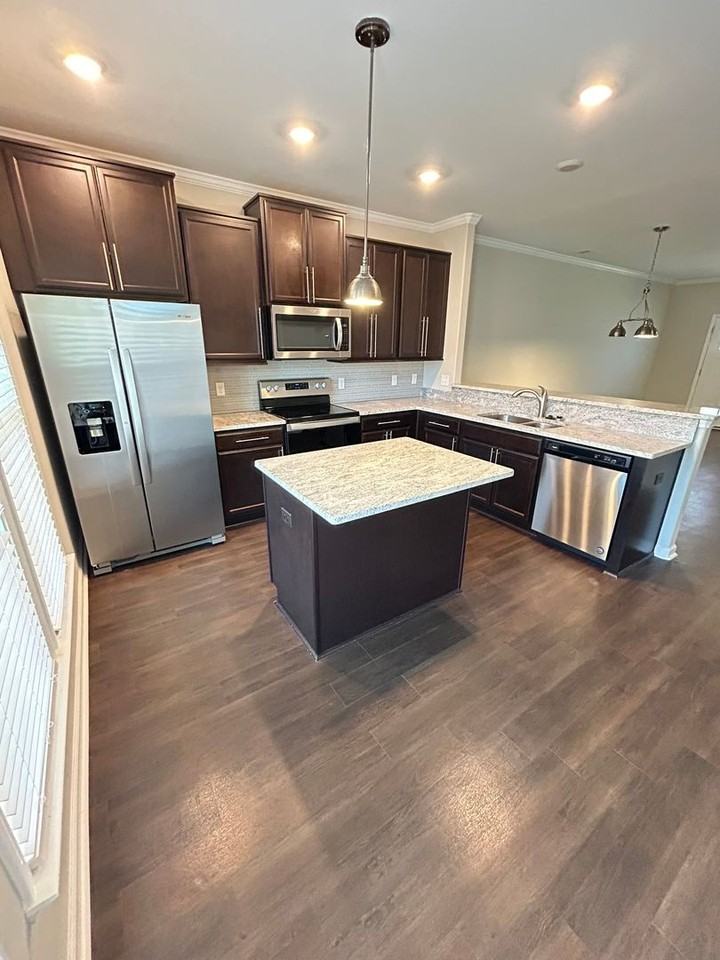 126 Reese Way - Photo 4 of 28