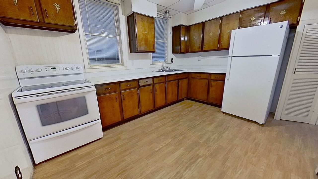 1315 N George St - Photo 2 of 11