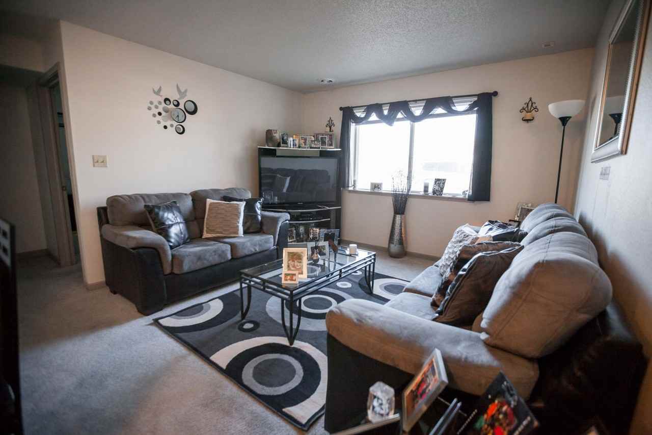 845 Cross Park Ave - Photo 2 of 7