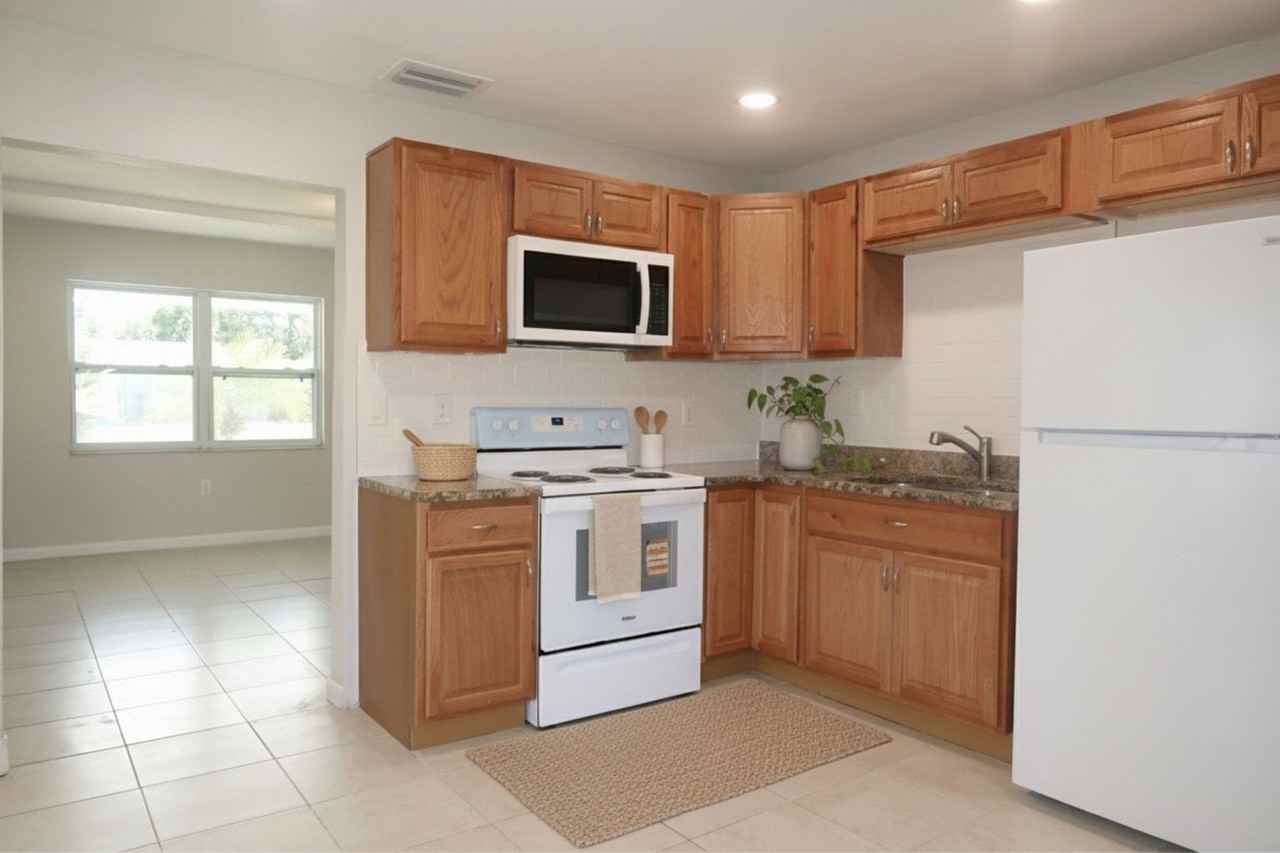 435 92nd Avenue North - Photo 5 of 30